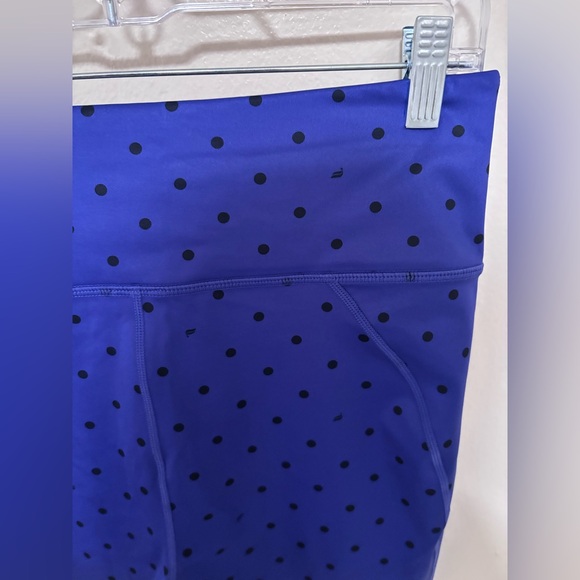 ✨Fabletics Ultracool Polka Dot Biker Shorts Size L - Picture 9 of 9